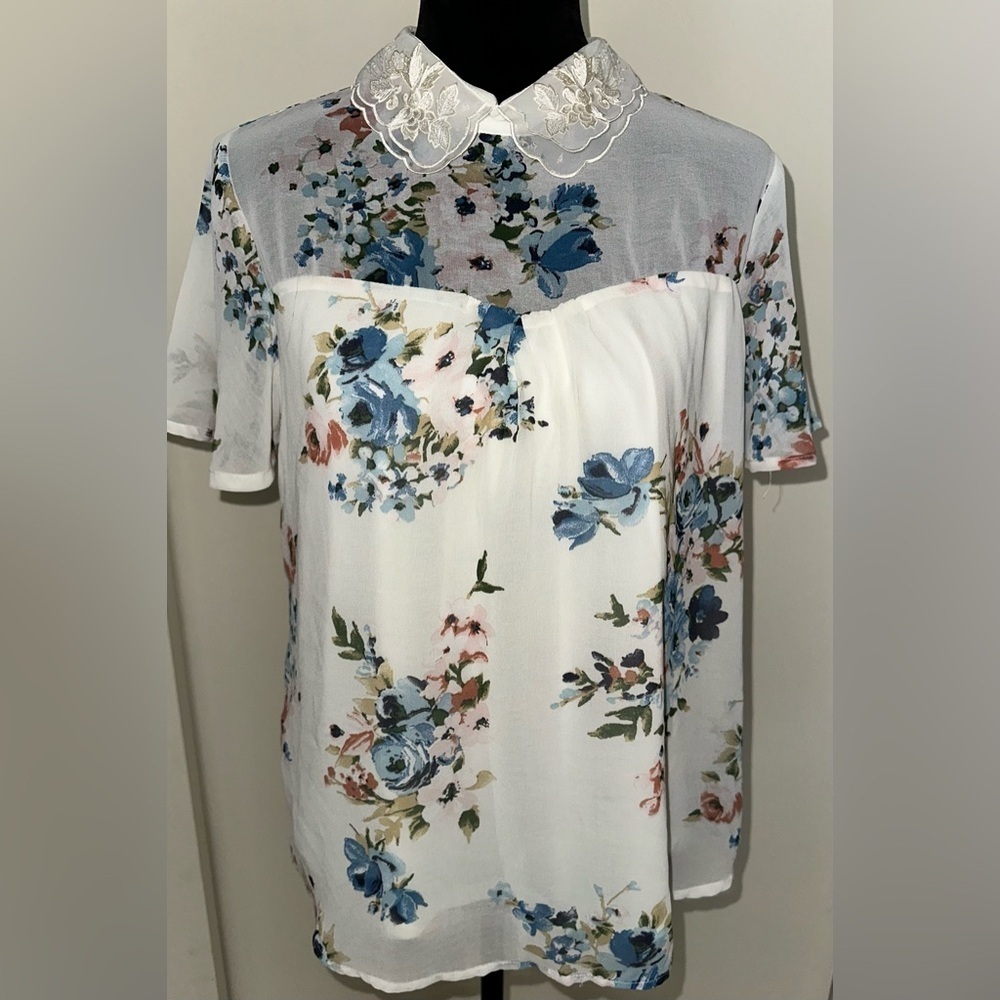 Faith and Joy Floral Cap Flutter Sleeve Blouse With Lace Collar - Size S